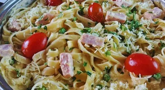 Talharim com molho especial super cremoso e saboroso, para um jantar de restaurante sem ter trabalho na cozinha 4 Talharim com molho especial