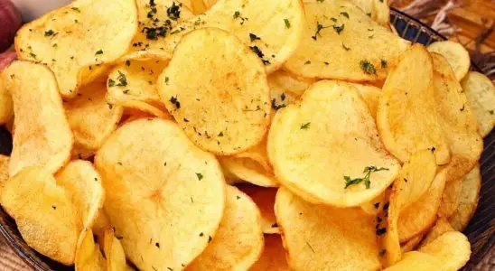 Batata doce frita crocante e sequinha estilo chips, um petisco perfeito e saudável que todos amam 2 Batata doce frita crocante