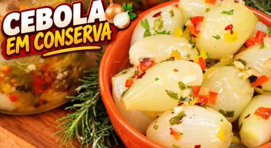 Cebola em conserva super fácil, bem temperada e crocante, o melhor petisco no seu almoço ou churrasco 2 Cebola em conserva
