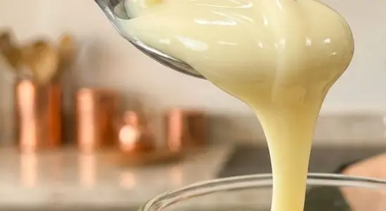 Leite condensado caseiro muito cremoso e fácil, a base perfeita para as suas sobremesas favoritas 1 Leite condensado caseiro