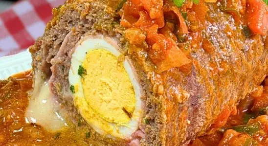 Rocambole salgado de carne moída prático, bem recheado e suculento, que todos vão adorar 2 Rocambole salgado